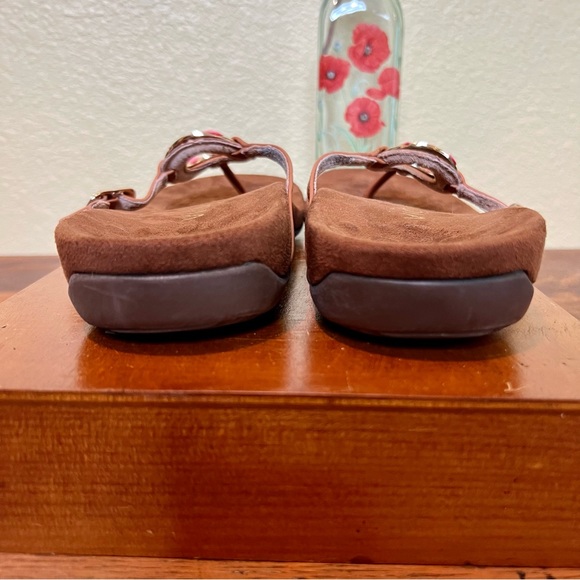 Vionic Toe post Sandals - Picture 4 of 7